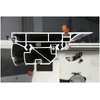 <p><strong>Finitura senza eguali</strong></p><p>Supporto ottimale anche ai pezzi di maggiori dimensioni, con il nuovo carro scorrevole di 360 mm di larghezza. Eccezionale precisione e scorrevolezza! Per il fissaggio delle guide non viene utilizzata colla, il cui spessore potrebbe incidere sullo scorrimento. Esse vengono bloccate con un procedimento di ribaditura dell’alluminio.</p>