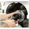 <p><strong>“T-SET” bloccaggio rapido utensili: massima sicurezza senza sforzi.</strong> Il semplice utilizzo di una pistola ad aria compressa per bloccare o sbloccare l’utensile.</p>